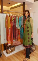 Zeba Kohli in a Ravage creation at Aza Launches the Spring Summer 2008 Collection.jpg